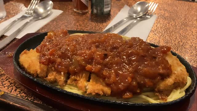 鉄板カツミート&鉄板ナポリタン💓

お久しぶりのルナパークさんにて、至福のひと時。
美味しいな〜💕

首を長くして待っていた多くのお客様で賑わっていました。

私たちは、なんと一番乗りでした😍
またおじゃまします。

@luna_park1980 

#小樽グルメ 
#ルナパーク
#小樽
#小樽人
#msugimoto