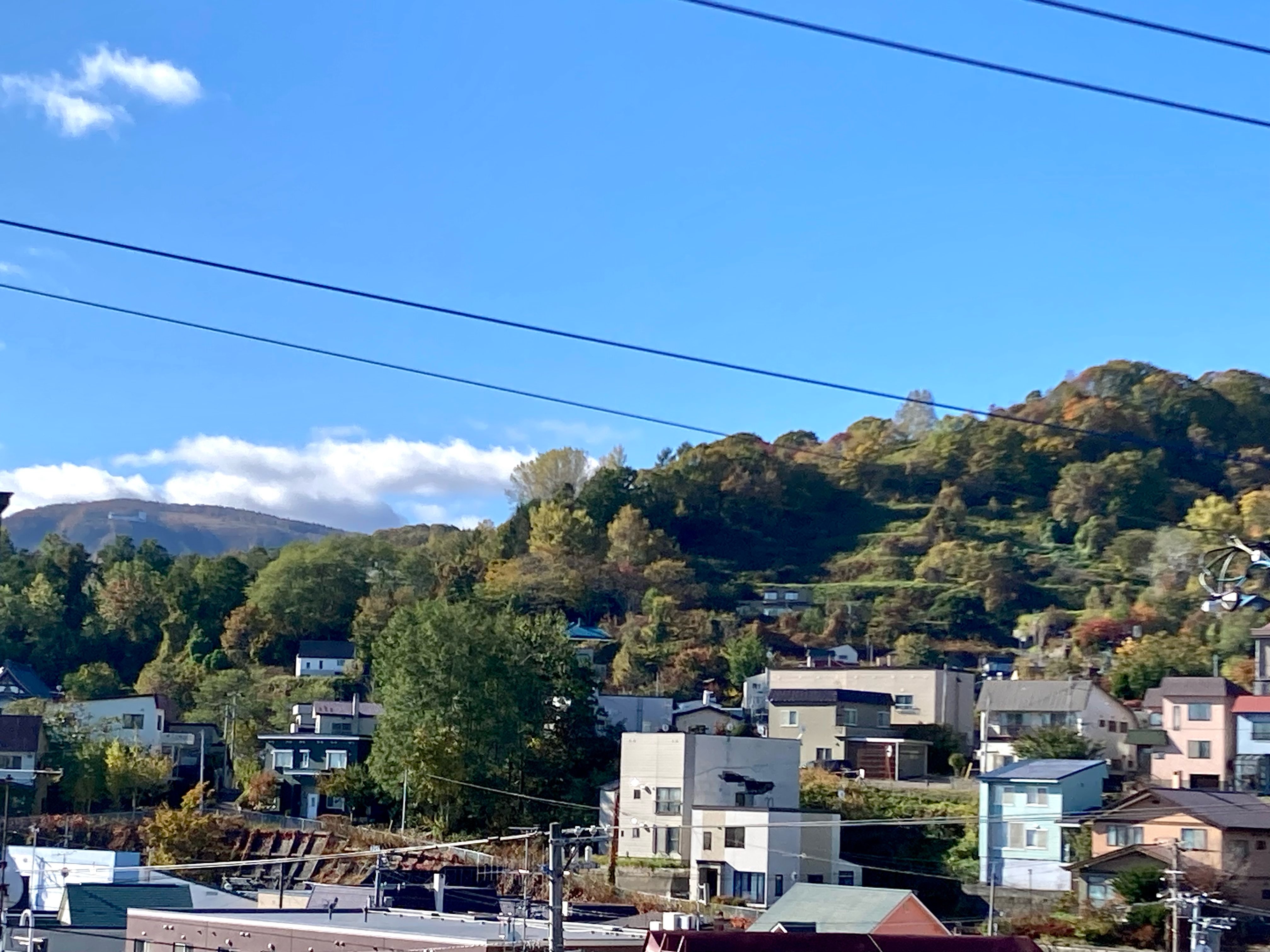 遠くに見える天狗山。
昨日の雪は消えちゃいました。

陽射しがあるので今朝はあたたかく感じます🌤

皆さま、良い一日を❤️

#天狗山
#手宮富士
#小樽
#小樽人
#msugimoto